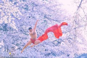 ふんどしダンサー(五十嵐結也)とカメラマン飯野高拓(梅棒)は何者?経歴やWiki(身長、体重、高校、大学)と海外の反応は?【行列のできる法律相談所】