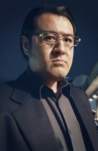 小手伸也はどこの通販番組オペレーター？月9コンフィデンスマン五十嵐役でもバイト漬けの年収は？結婚や学歴も！【アウトデラックス】