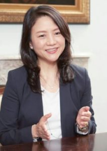 小巻亜矢(こまきあや)サンリオ館長は離婚(元夫)や息子の事故死やガン克服と壮絶人生！wiki風プロフィール(年齢・経歴・大学)！