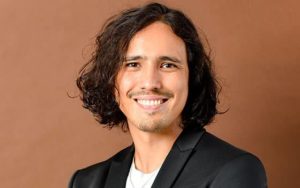 野村雅夫は大文字大の文字撮影者!DJで翻訳家でハーフイケメン!wiki経歴や結婚や彼女は?ニュースインタビュー!