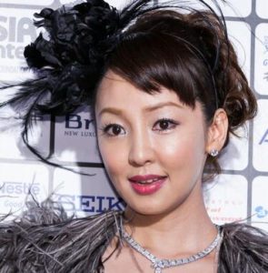 神田うのピアス窃盗女性スタッフは誰？顔画像や名前！動画制作の24歳！